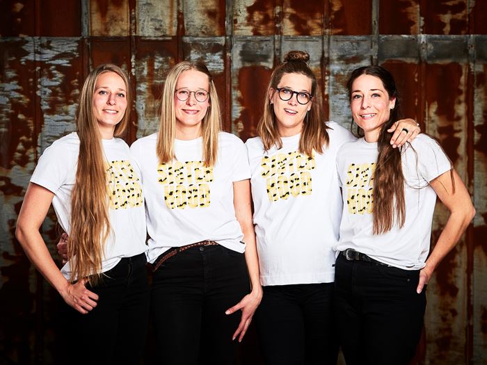 Pia Jellesen 19.04.10. Søskendefoto41557 18X24 Kopi